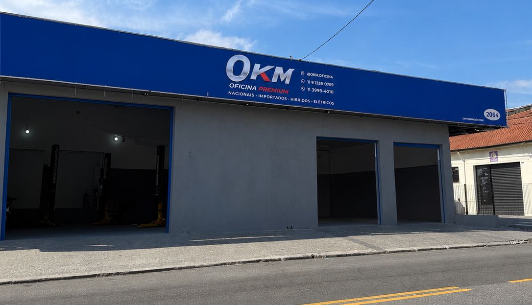 Fachada da 0KM, com a faixa Nacionais, Importados, Híbridos e Elétricos